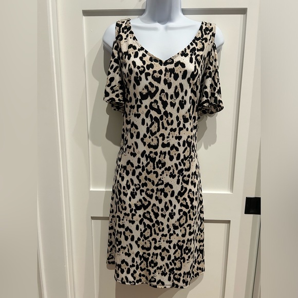 Cold Shoulder flutter sleeve leopard print dress - Picture 3 of 7